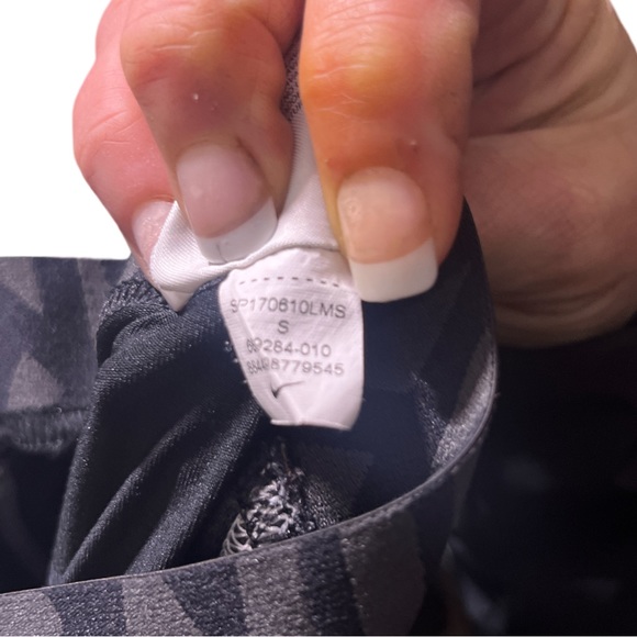 Youth Nike black fighting shorts preowned. Good condition see pictures for flaws - Picture 5 of 6